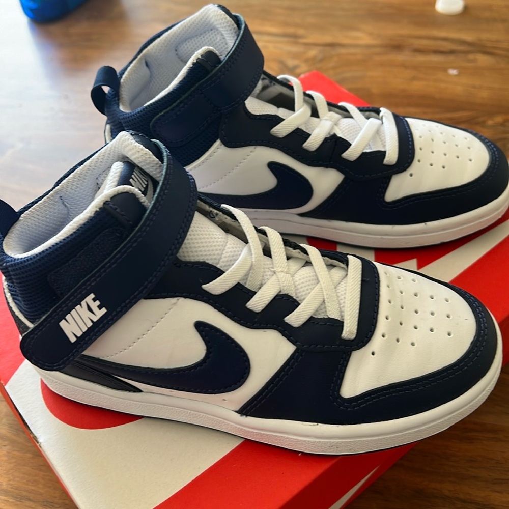 NEW! Never worn Nike mids